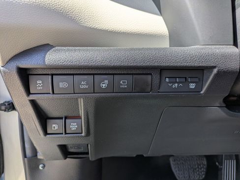 Used 2024 Toyota Sienna Platinum FWD image 24