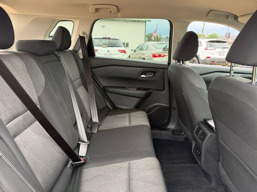 Used 2025 Nissan Rogue SV AWD/4WD image 38
