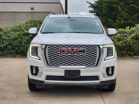 Used 2022 GMC Yukon XL Denali AWD/4WD image 2