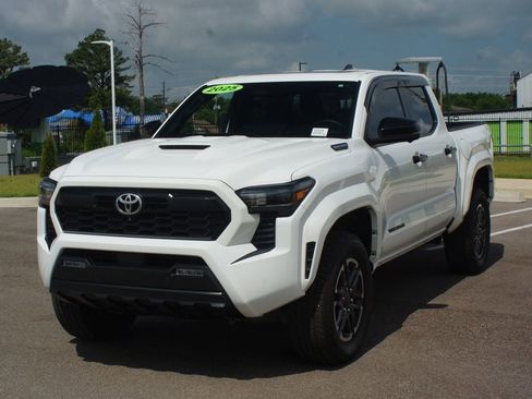 Used 2025 Toyota Tacoma TRD Sport AWD/4WD image 26