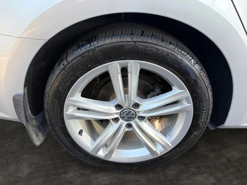 Used 2015 Volkswagen Passat TDI SEL Premium FWD image 40