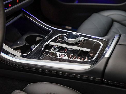 Used 2026 BMW X5 M60i w/ Executive Package image 24