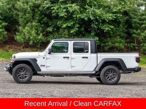 Used 2025 Jeep Gladiator Sport AWD/4WD image 4