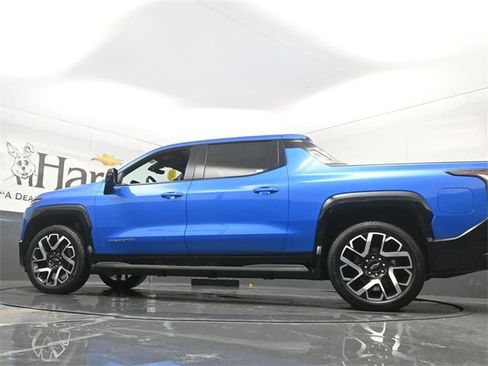 Certified 2025 Chevrolet Silverado EV RST image 52