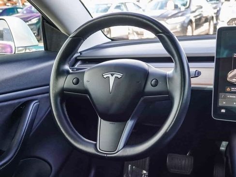 Used 2018 Tesla Model 3 Long Range image 13