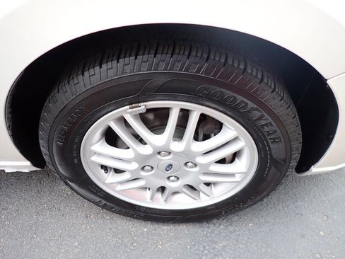 Used 2011 Ford Focus SE FWD image 11