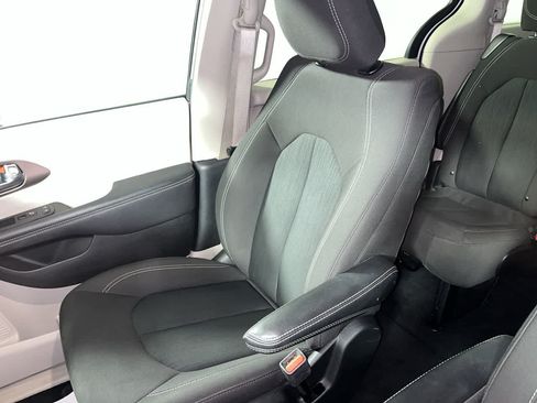Used 2024 Chrysler Voyager LX FWD image 25