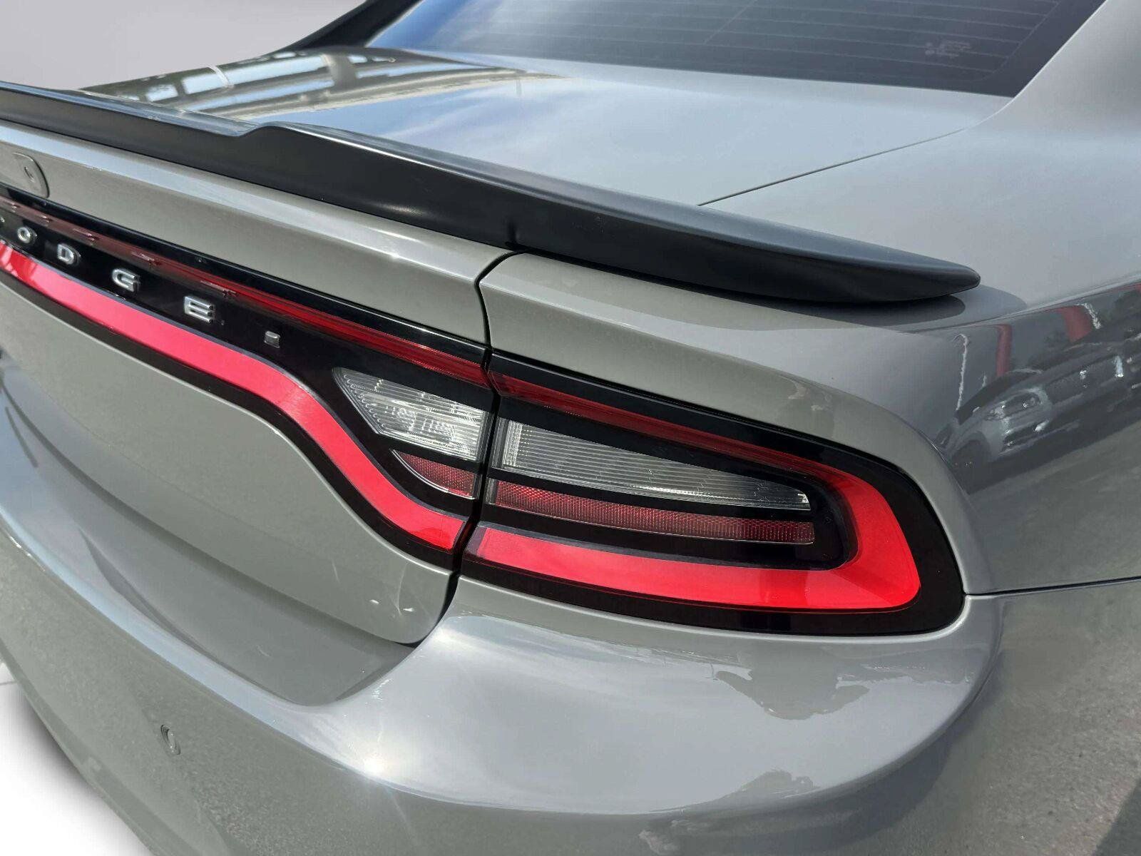 Used 2018 Dodge Charger SXT w/ Blacktop Package RWD image 15