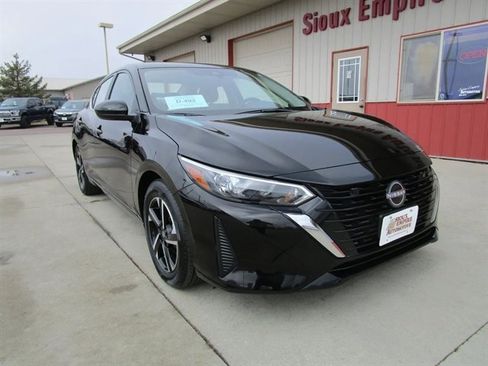 Used 2025 Nissan Sentra SV image 3