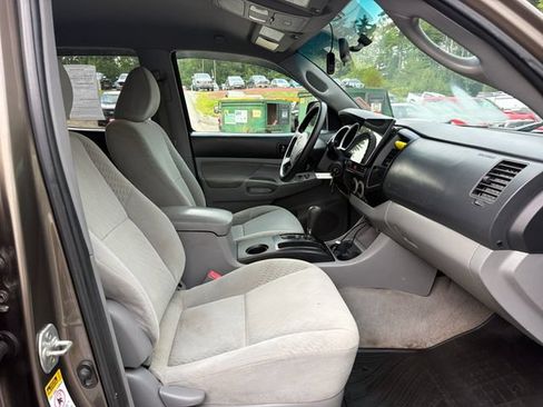 Used 2011 Toyota Tacoma 4x4 Double Cab w/ Towing Pkg image 25