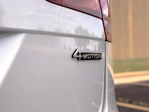 Used 2024 Volkswagen Tiguan SE R-Line AWD/4WD image 12