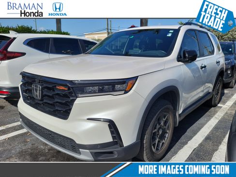 Used 2025 Honda Pilot TrailSport image 1