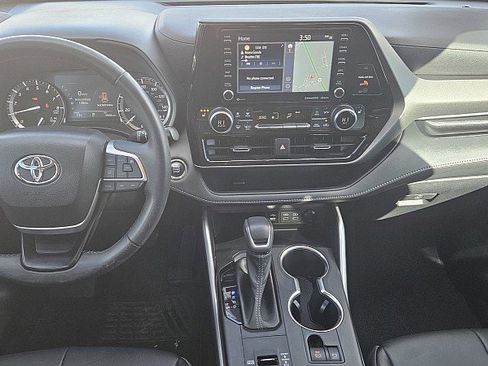 Used 2022 Toyota Highlander XLE image 25