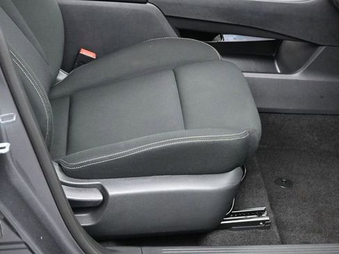 Used 2023 Nissan Rogue S image 14