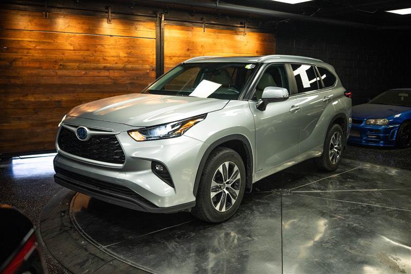 Used 2024 Toyota Highlander XLE AWD/4WD image 2