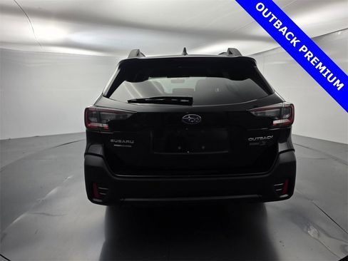 Used 2022 Subaru Outback Premium image 5