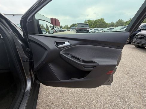 Used 2014 Ford Focus SE FWD image 24
