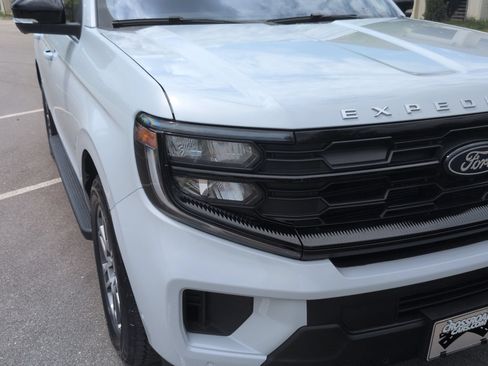 Certified 2025 Ford Expedition Active AWD/4WD image 10