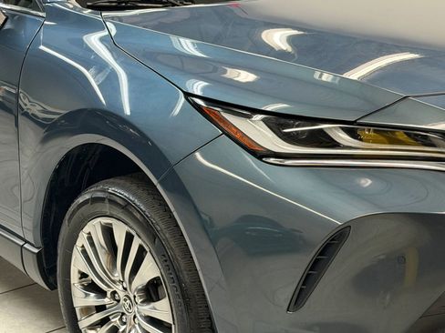 Used 2023 Toyota Venza XLE image 6