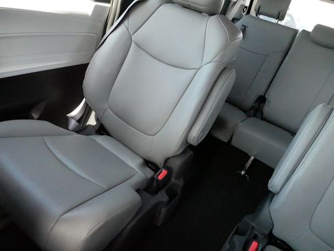 Used 2025 Toyota Sienna XLE w/ XLE Plus Package AWD/4WD image 12