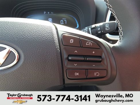 Used 2023 Hyundai Venue SEL FWD image 19