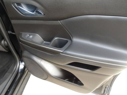 Used 2021 GMC Acadia SLT w/ Elevation Edition FWD image 7