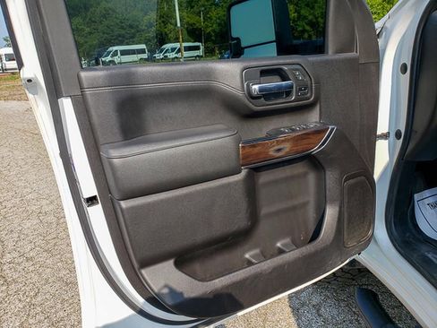 Used 2023 GMC Sierra 2500 SLT w/ SLT Convenience Package image 9