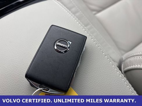 Used 2024 Volvo XC40 B5 Ultimate w/ Protection Package Premier image 28