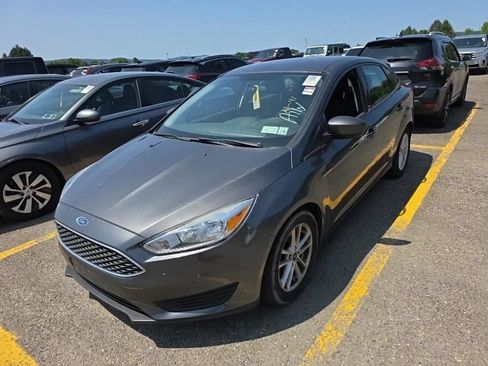 Used 2018 Ford Focus SE FWD image 5