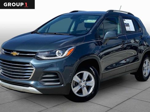 Used 2022 Chevrolet Trax LT w/ LT Convenience Package AWD/4WD image 1