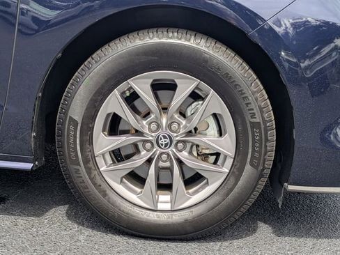 Used 2023 Toyota Sienna LE w/ LE Plus Package FWD image 11