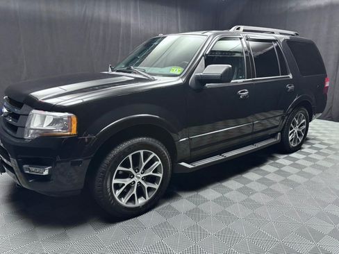 Used 2015 Ford Expedition XLT w/ Equipment Group 202A AWD/4WD image 14