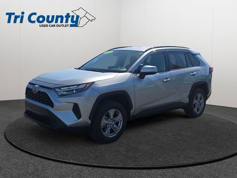 Used 2025 Toyota RAV4 XLE AWD/4WD image 3