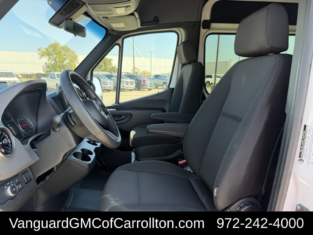 Used 2025 Mercedes-Benz Sprinter 2500 image 25