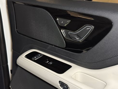New 2026 Lincoln Aviator AWD image 12