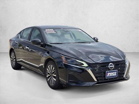 Used 2025 Nissan Altima 2.5 SV FWD image 3