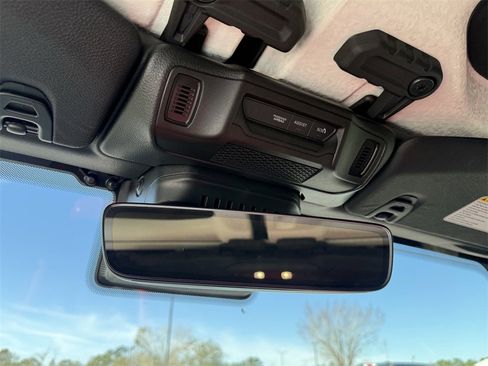 Used 2024 Jeep Gladiator Rubicon w/ Technology Group image 22