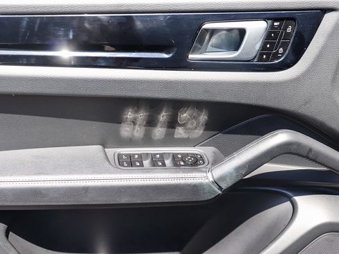 Used 2021 Porsche Cayenne Coupe AWD/4WD image 27