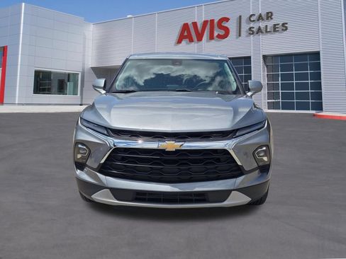 Used 2025 Chevrolet Blazer LT FWD image 2