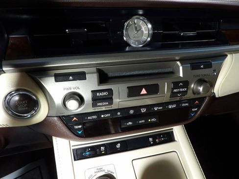 Used 2018 Lexus ES 350 w/ Navigation System Package image 20