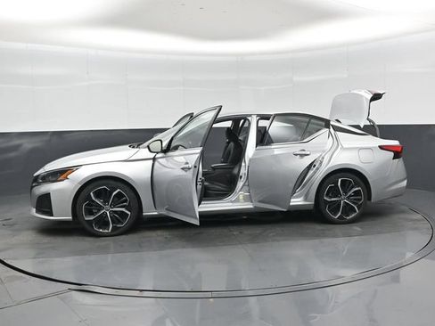 Used 2023 Nissan Altima 2.5 SR FWD image 50