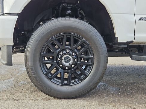 Used 2022 Ford F350 Lariat w/ Black Appearance Package image 11