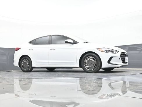 Used 2018 Hyundai Elantra SE FWD image 48