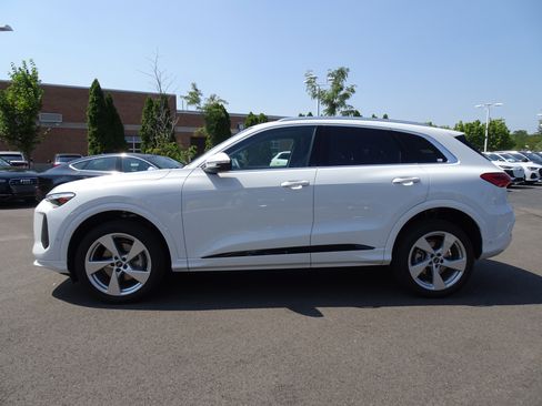 New 2025 Audi Q5 Premium Plus image 2