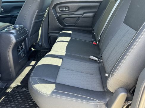 Used 2018 Nissan Titan SV image 12