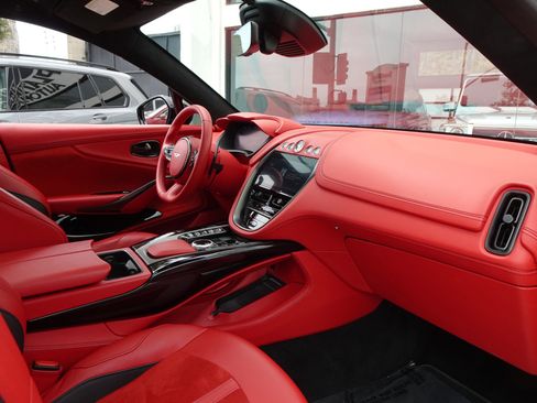 Used 2022 Aston Martin DBX AWD/4WD image 19