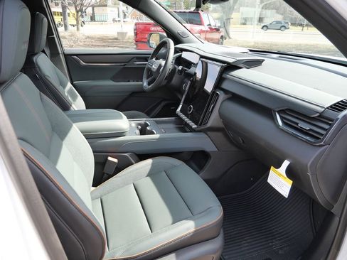 New 2026 GMC Acadia AT4 w/ Luxury Package AWD/4WD image 22