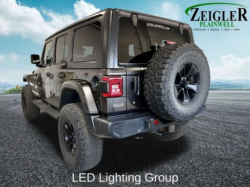 Used 2018 Jeep Wrangler Unlimited Sahara AWD/4WD image 4