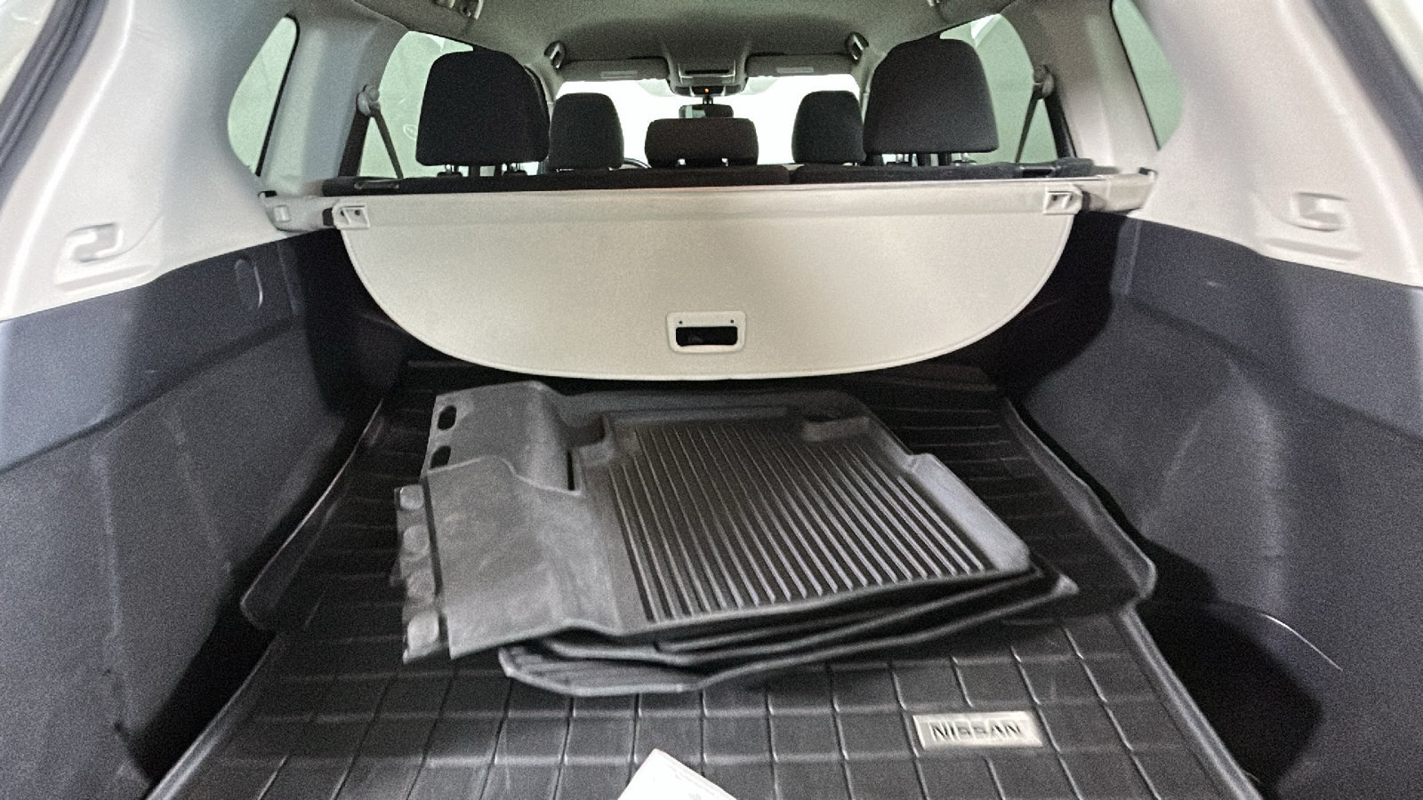 Used 2023 Nissan Rogue S AWD/4WD image 34