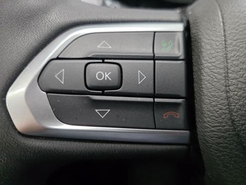 Used 2025 Jeep Compass Latitude w/ Convenience Group AWD/4WD image 20
